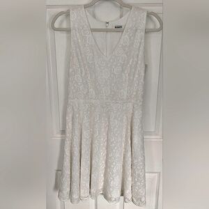 BB Dakota "Millard" Sleeveless V-Neck Dress, size 6, fully lined/white-cream